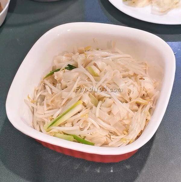 炒好河粉盛起