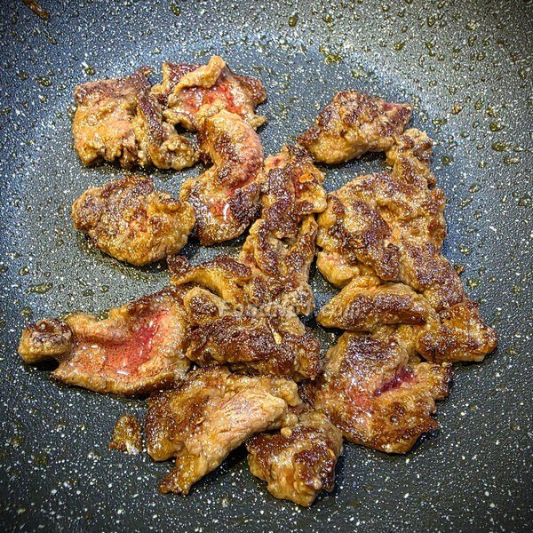 爆炒牛肉盛起備用 