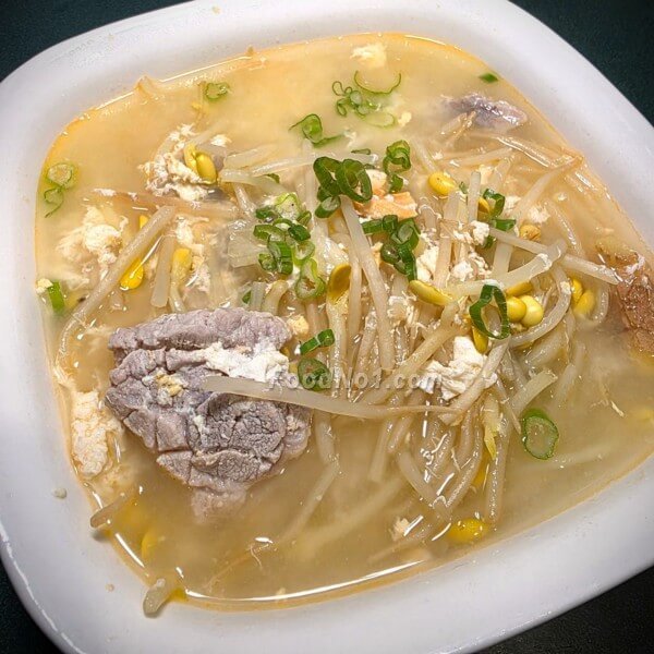 鹹蛋大豆芽豬排骨湯