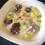 鮮蝦嫩肉丸生菜粥