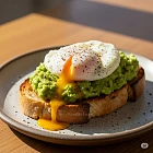 鮮牛油果多士 + 水煮蛋