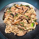 薑蔥香菇肉碎炒粗麵
