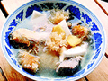 雪耳椰子煲雞湯
